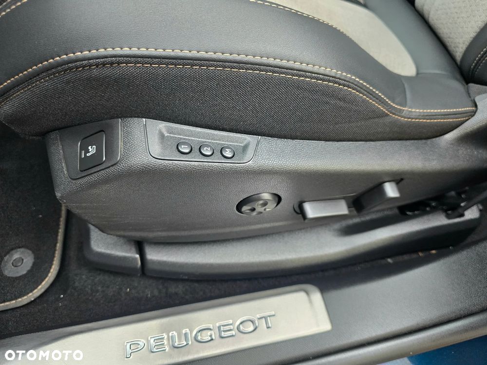 Peugeot 3008 1.6 PureTech HYbrid GT Line S&S EAT8 - 25