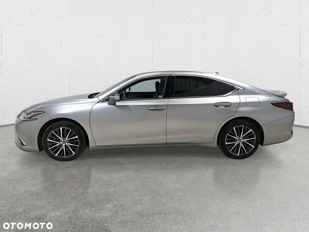 Lexus ES - 4