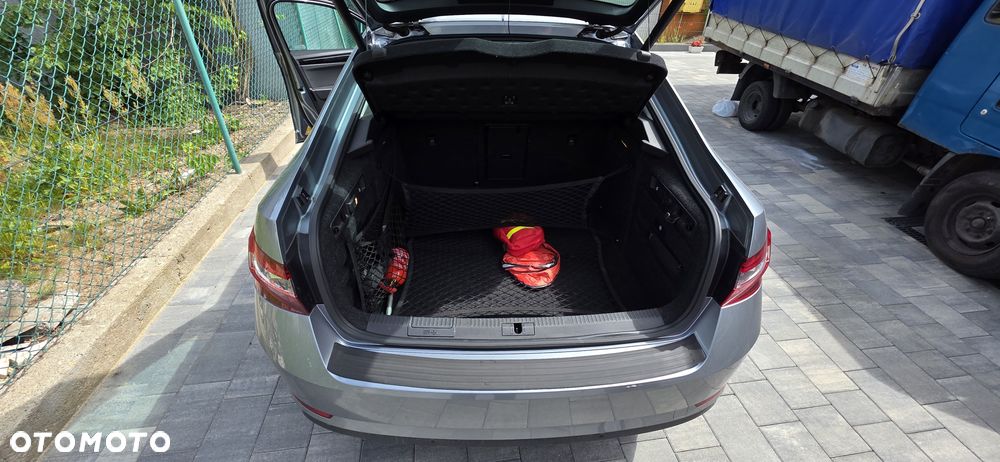 Skoda Superb 2.0 TDI 4x4 L&K DSG - 9