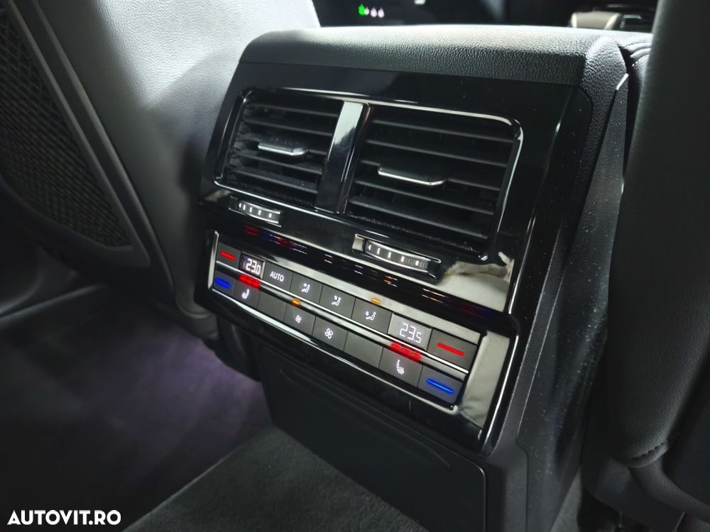 Volkswagen Touareg 3.0 V6 TDI 4Motion DPF Automatik R-Line - 16