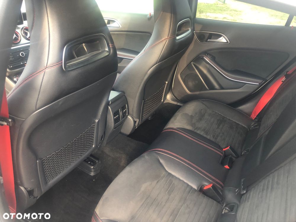 Mercedes-Benz GLA 45 AMG 4Matic 7G-DCT - 30