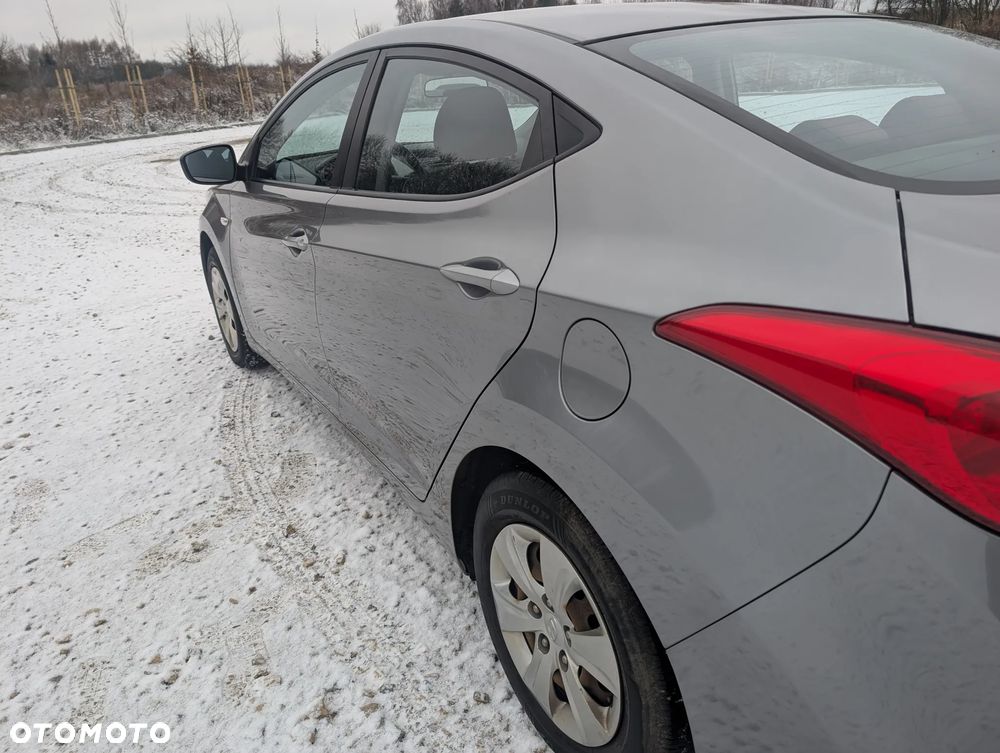 Hyundai Elantra 1.6 Comfort - 17