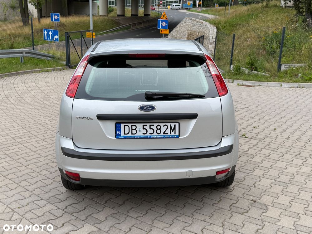 Ford Focus 1.6 16V Ambiente - 4
