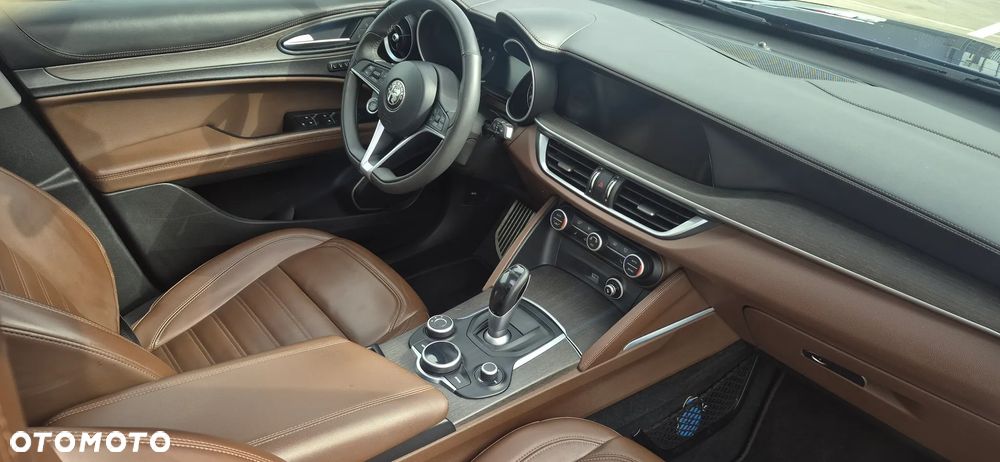 Alfa Romeo Stelvio 2.0 Turbo 16V AT8-Q4 Lusso Ti - 14