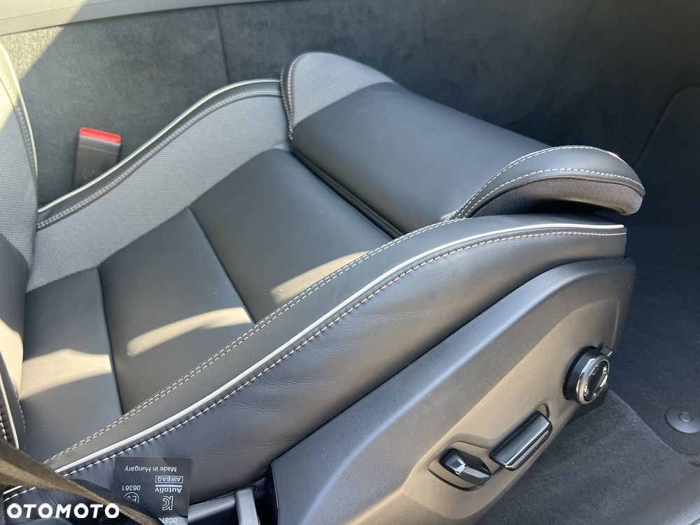 Volvo XC 60 B5 B AWD Plus Black Edition - 32