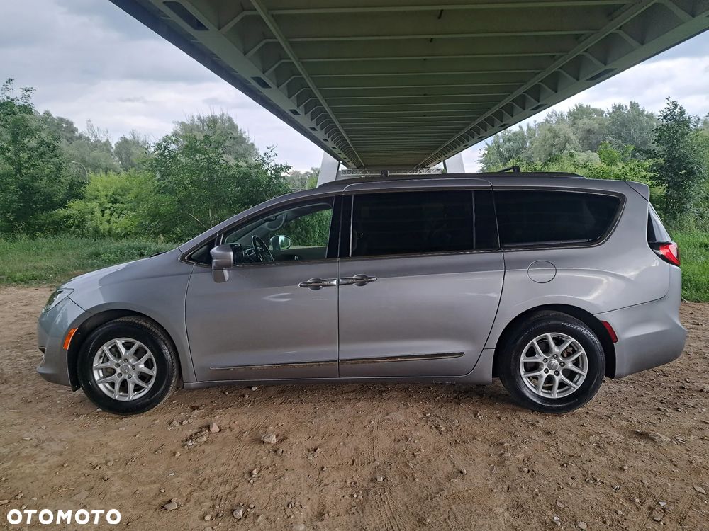 Chrysler Pacifica - 6