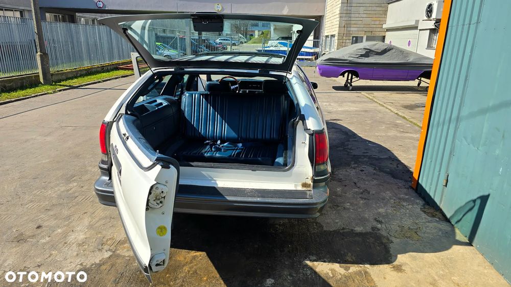 Oldsmobile Custom Cruiser - 11