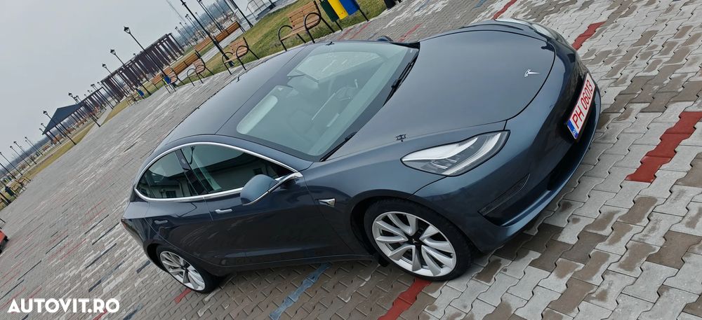 Tesla Model 3 - 3