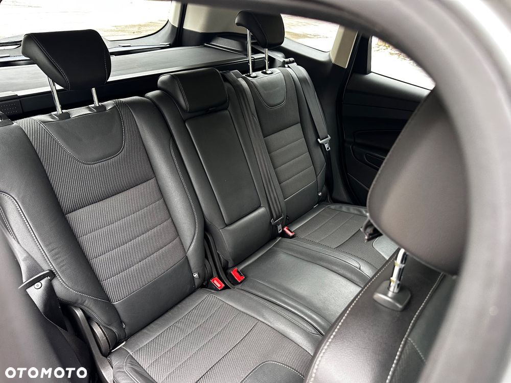 Ford Kuga 2.0 TDCi 4x4 Titanium - 38