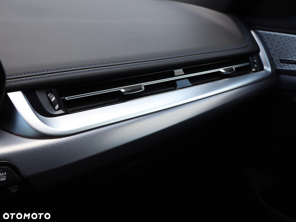 BMW iX1 - 14
