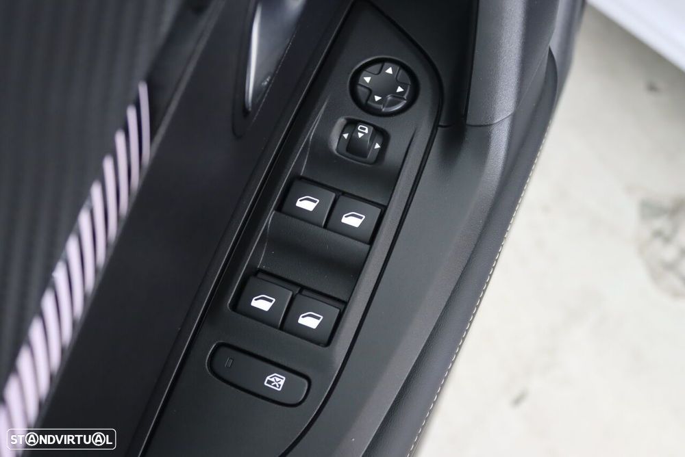 Peugeot e-2008 54 kWh Allure - 16