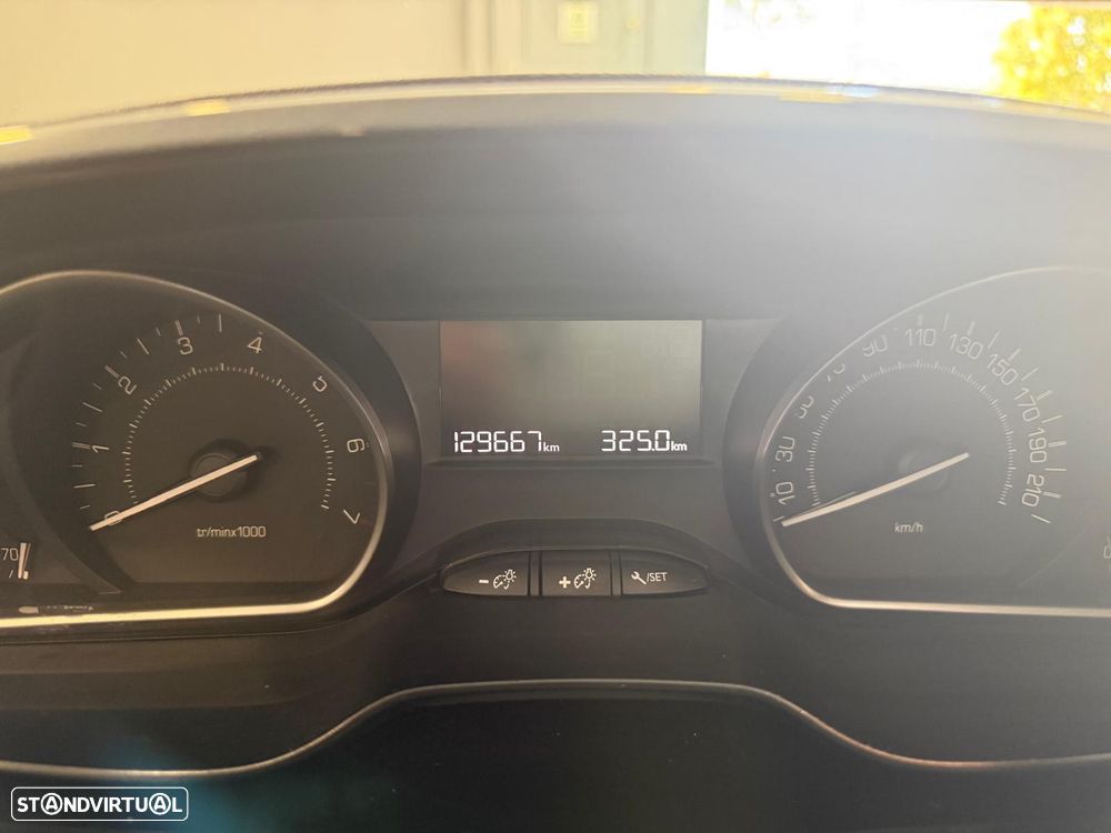 Peugeot 208 1.2 PureTech Style - 9
