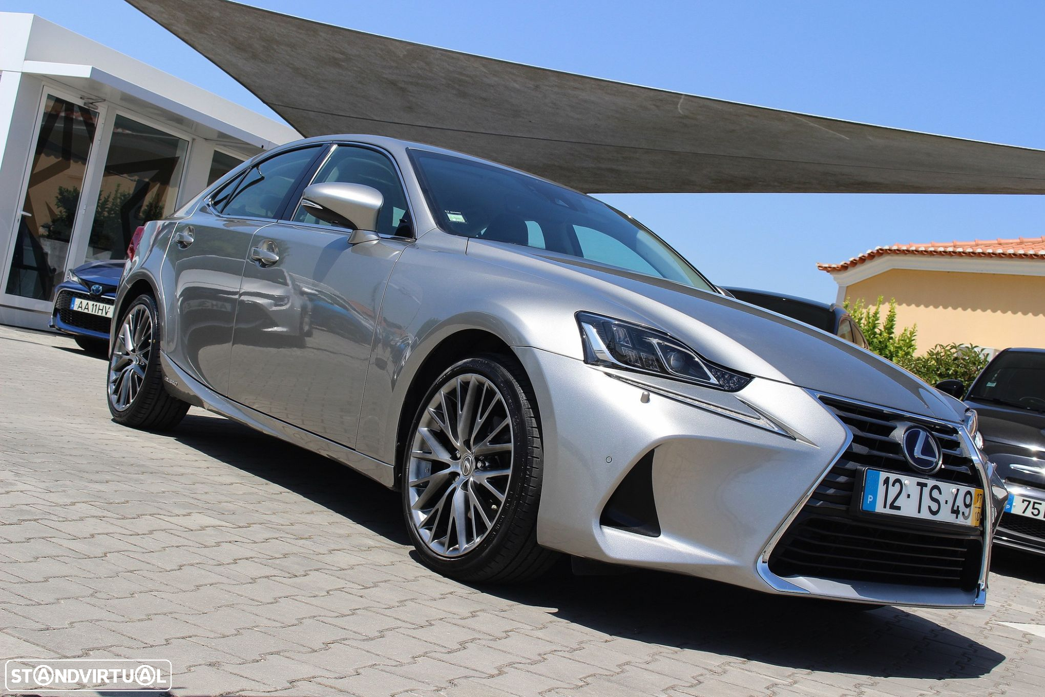 Lexus IS 300H Luxury - 23