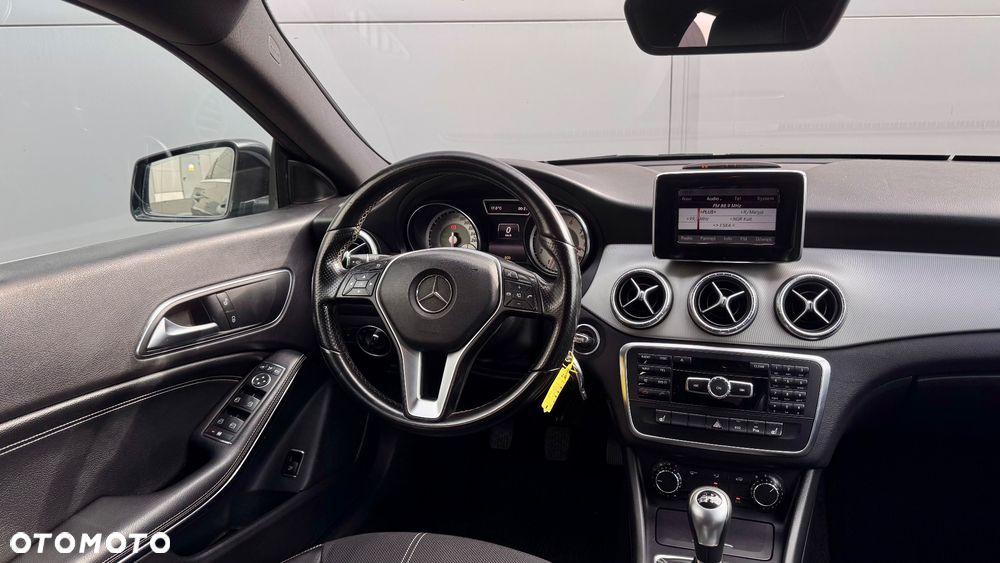 Mercedes-Benz CLA 200 AMG Line - 31