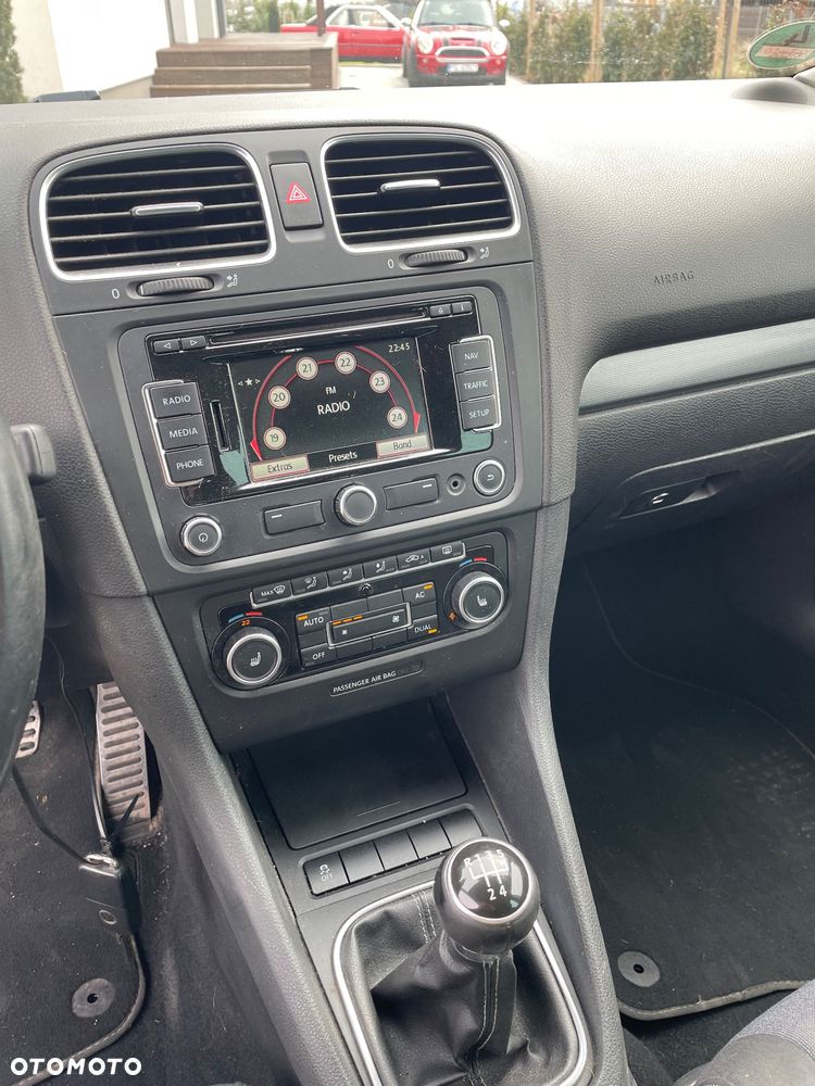 Volkswagen Golf 1.6 TDI DPF Highline - 26