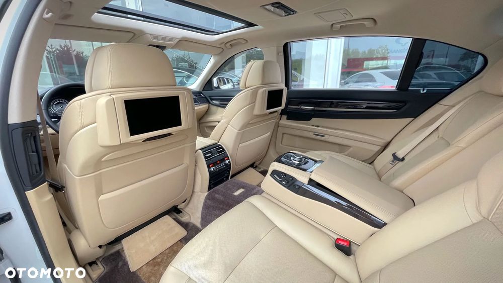 BMW Seria 7 750Li - 20