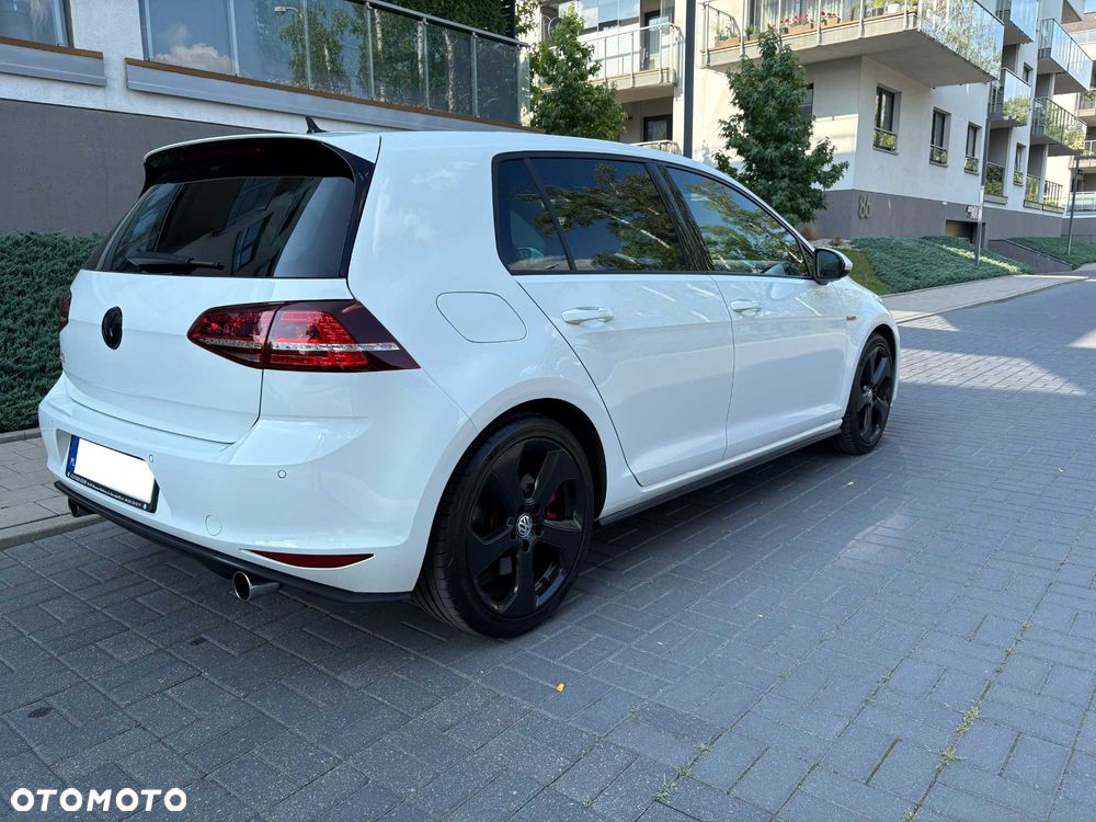 Volkswagen Golf - 5