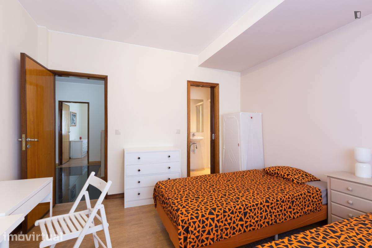 Quarto - localizado em Rio Tinto Porto - Grande imagem: 3/26