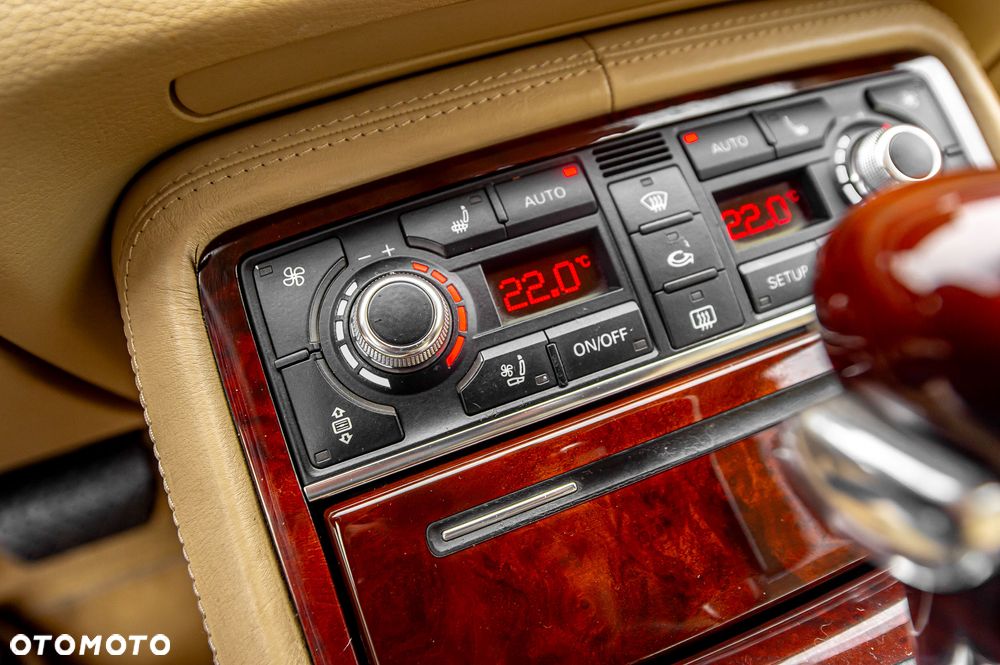 Audi A8 4.2 Quattro - 31
