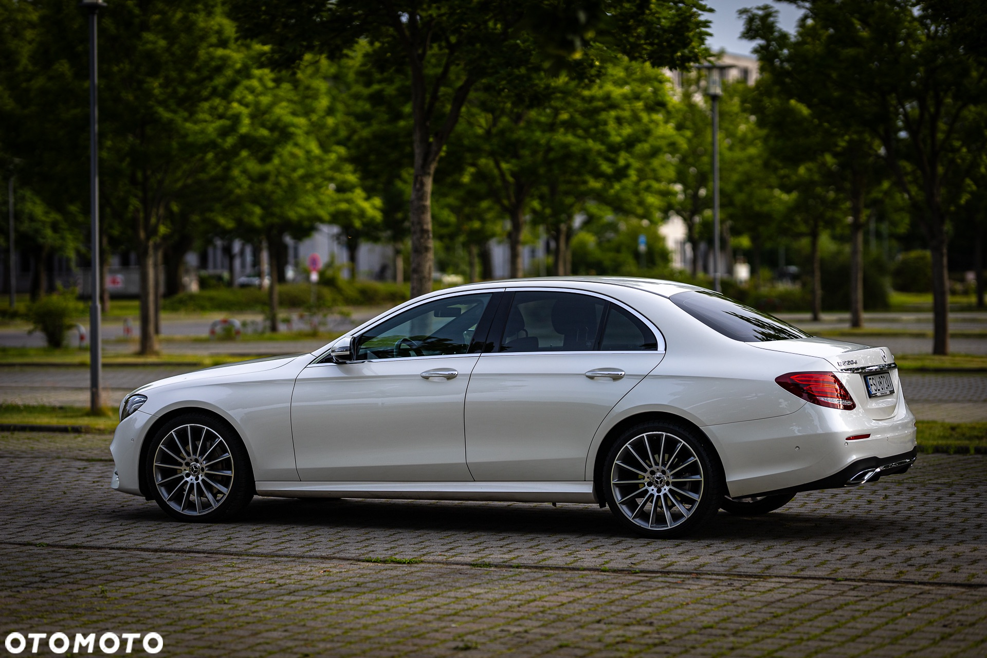 Mercedes-Benz Klasa E 220 d 4-Matic 9G-TRONIC - 22