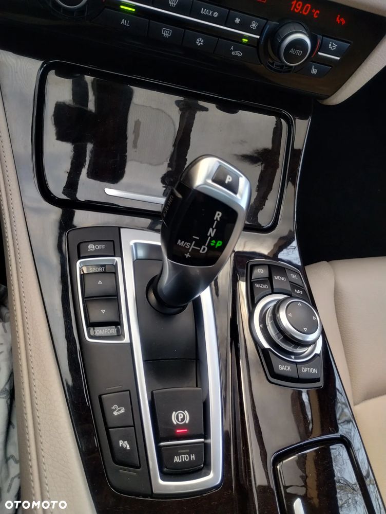BMW Seria 5 528i xDrive Sport-Aut - 36
