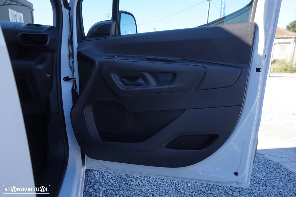 Toyota Proace City 1.5D 102 3 lug. Comfort IVA dedutível - 28
