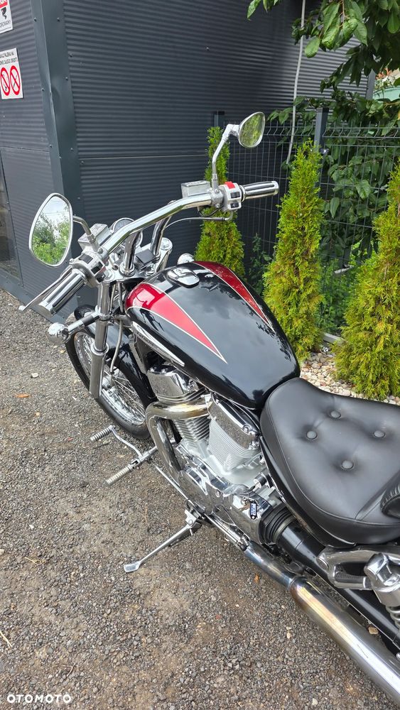 Suzuki Intruder - 11