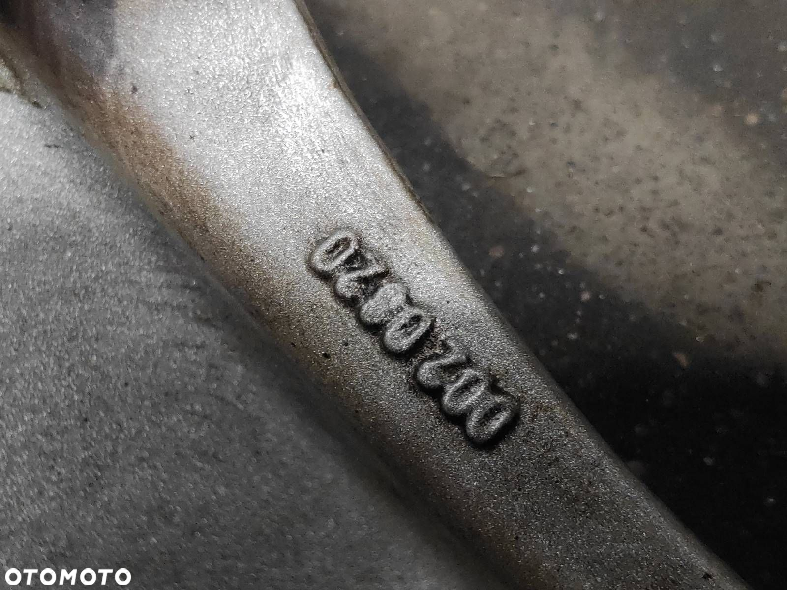 FELGA ALUMINIOWA 8JX17 ET35 5X112 PASSAT B5 - 2