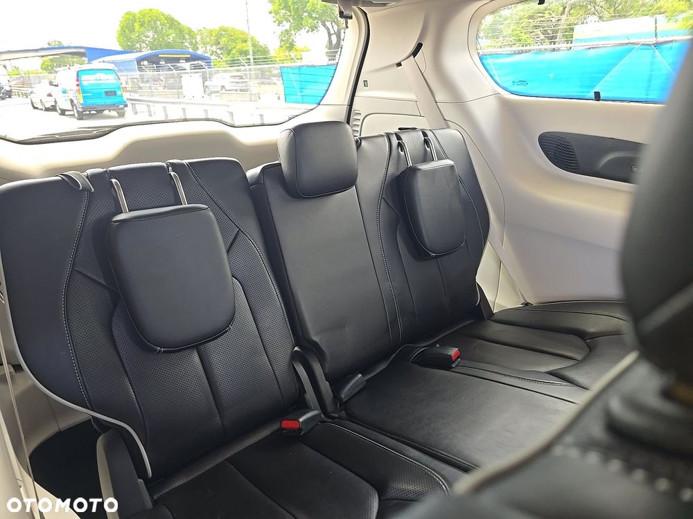 Chrysler Pacifica - 13