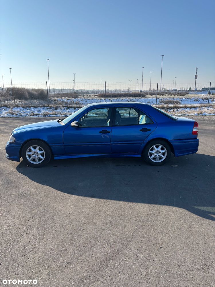 Mercedes-Benz Klasa C 220 T CDI Classic - 4