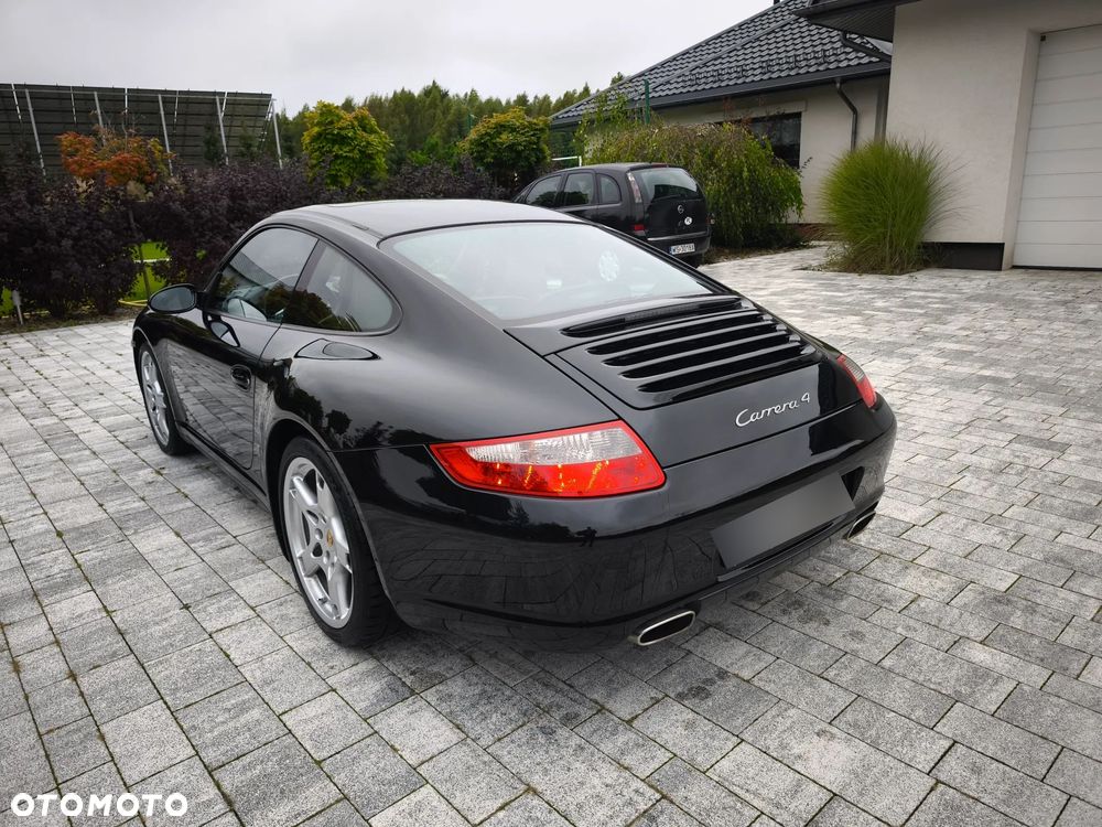 Porsche 911 Carrera 4 - 12