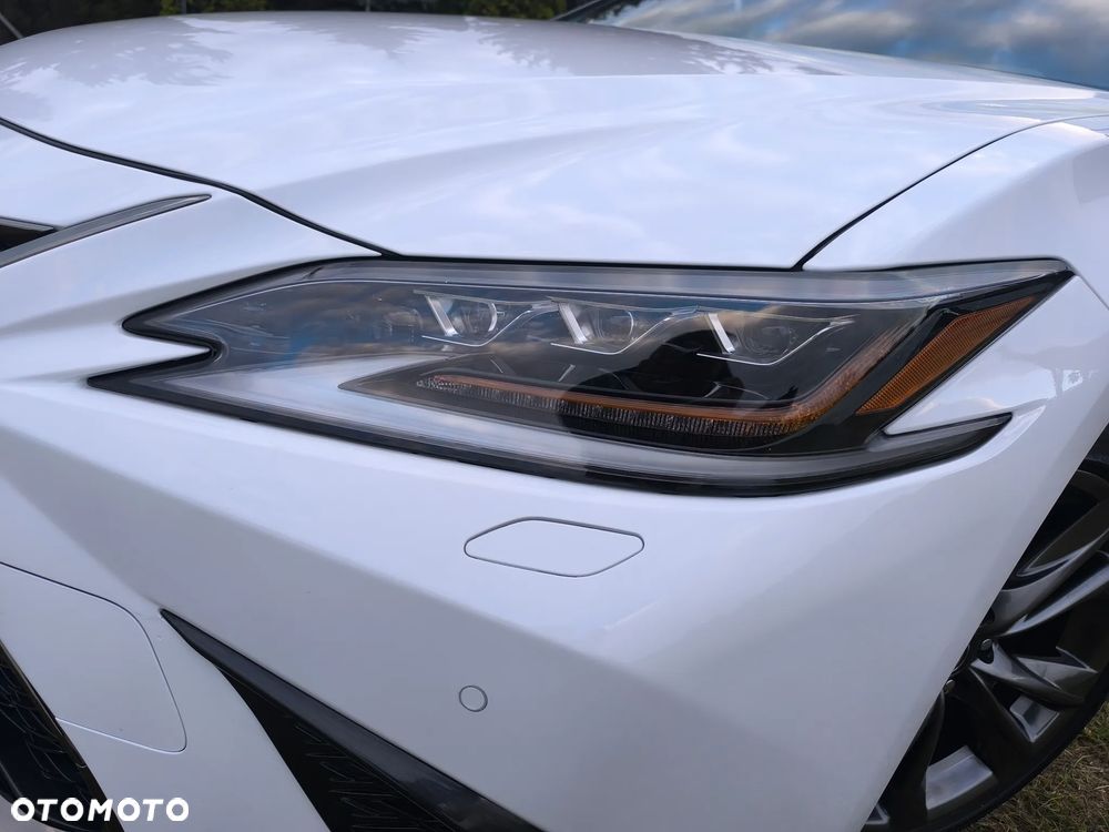 Lexus ES 300h F Sport Edition - 32