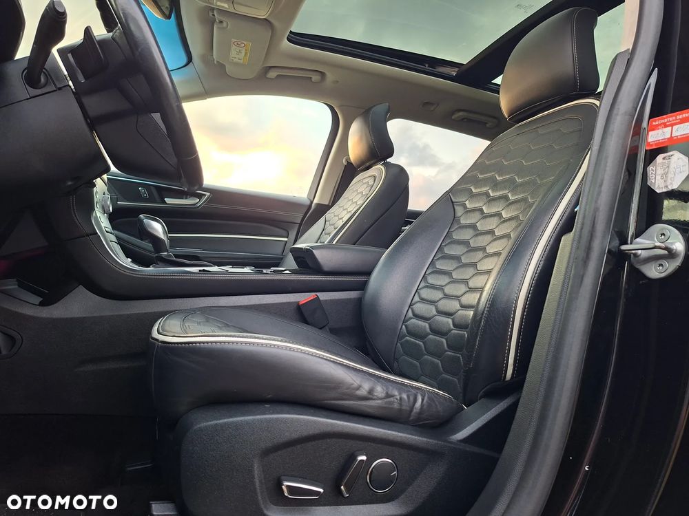 Ford Edge 2.0 TDCi Twin-Turbo 4WD Titanium - 13