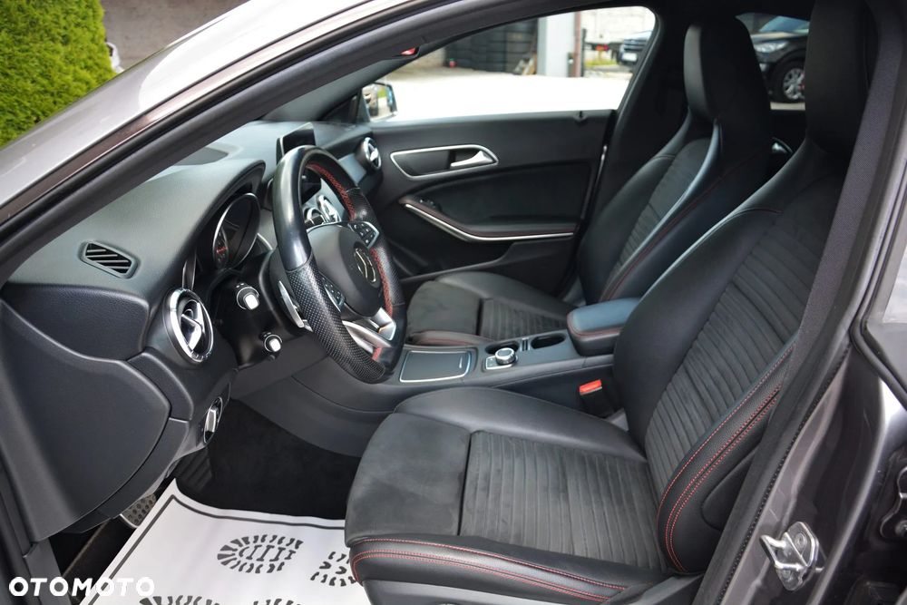 Mercedes-Benz CLA 180 7G-DCT AMG Line - 16