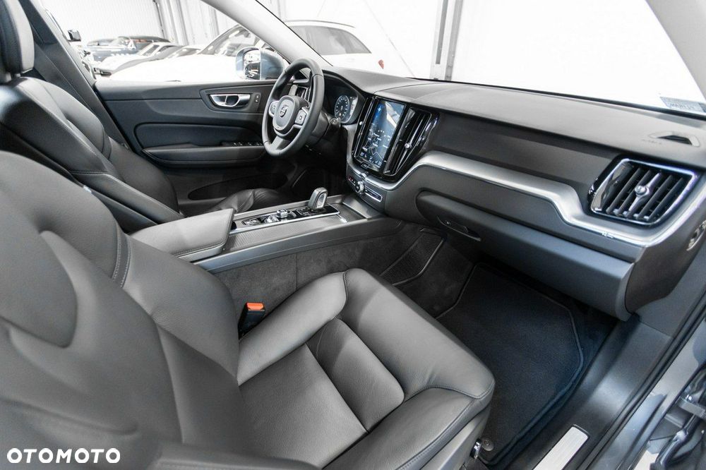 Volvo XC 60 B4 D AWD Geartronic Momentum - 32