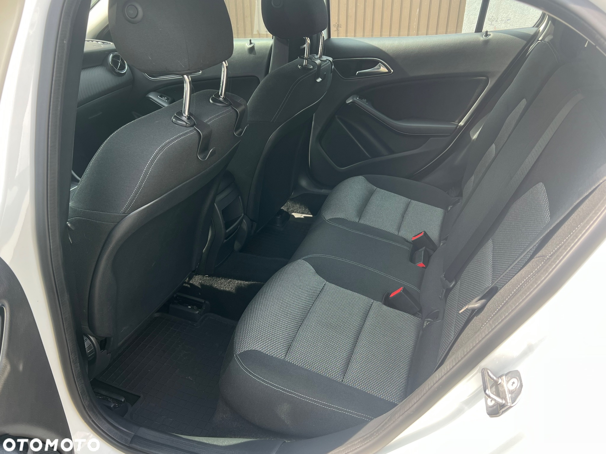 Mercedes-Benz GLA 200 d 4-Matic - 14