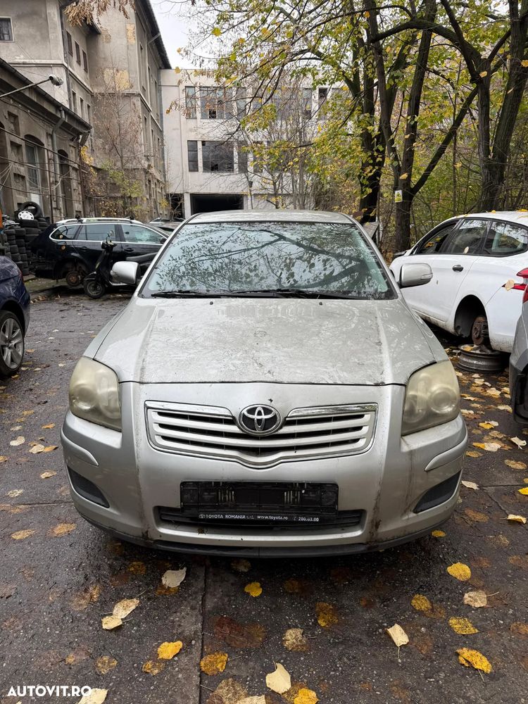 Dezmembrez Toyota Avensis T25 facelift 2007 2.0 diesel - 1