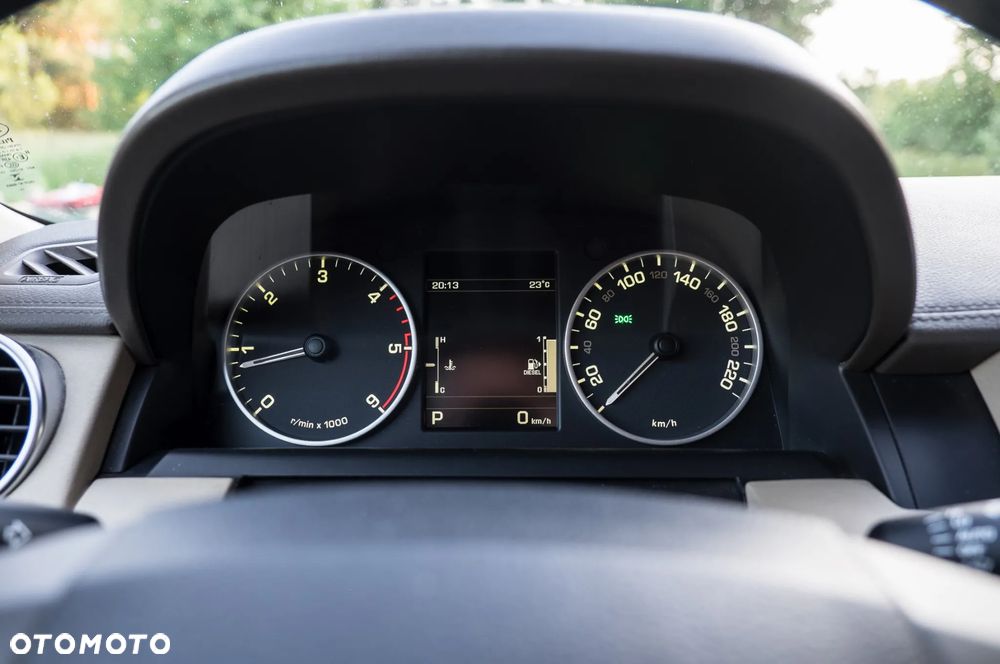 Land Rover Discovery 3.0 SD V6 SE - 12