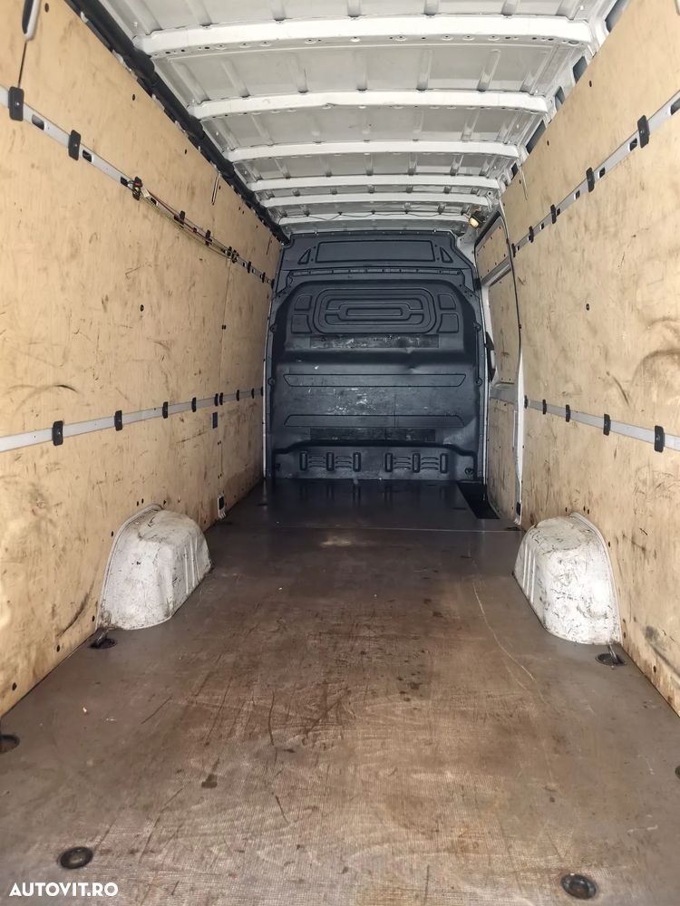 Mercedes-Benz Sprinter - 9