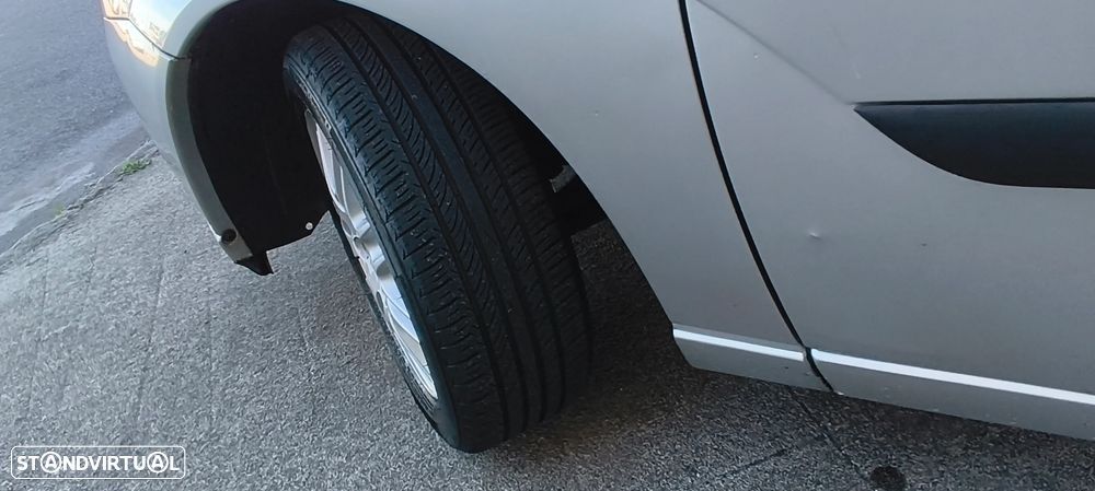 Ford Focus 1.6 Ghia - 10