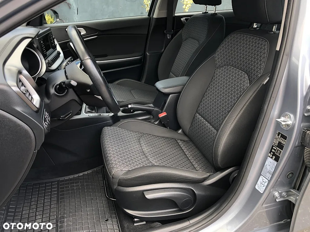 Kia Ceed - 9