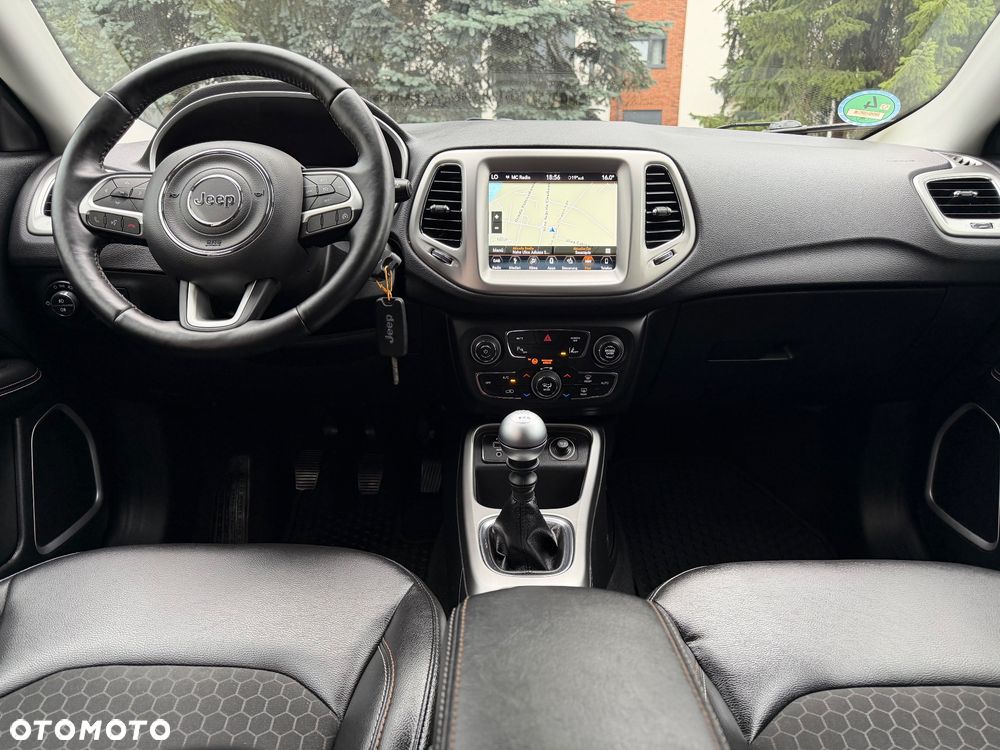Jeep Compass 1.4 MultiAir Longitude - 32