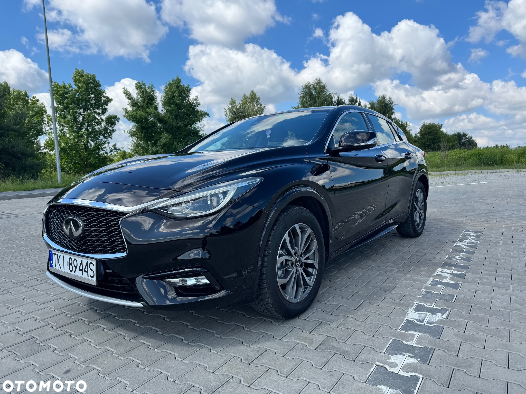 Infiniti Q30 1.6t - 19