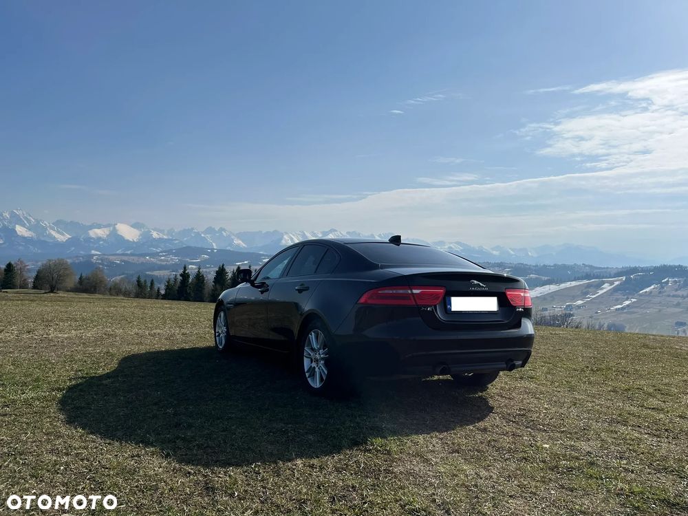 Jaguar XE 2.0 T Portfolio - 2