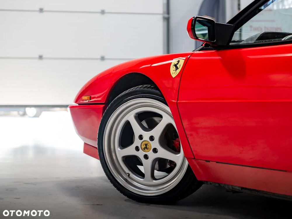 Ferrari Mondial - 10