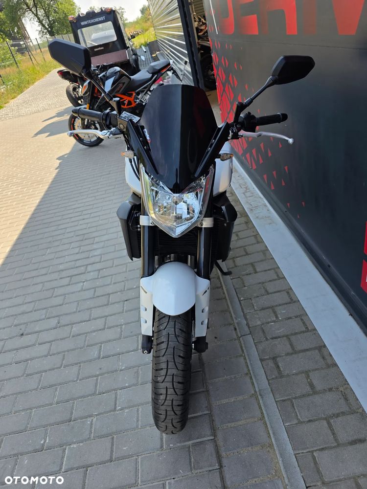 Yamaha FZ - 16