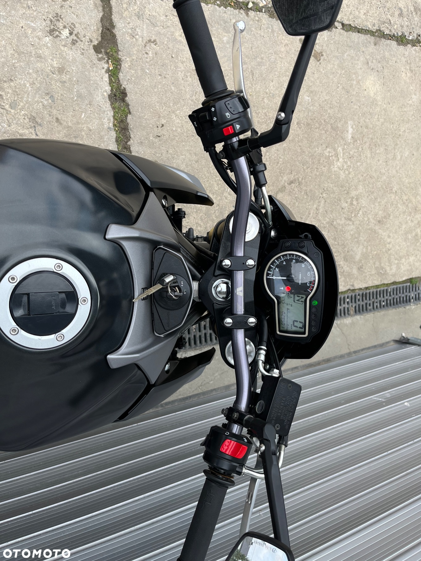 Suzuki GSR - 19