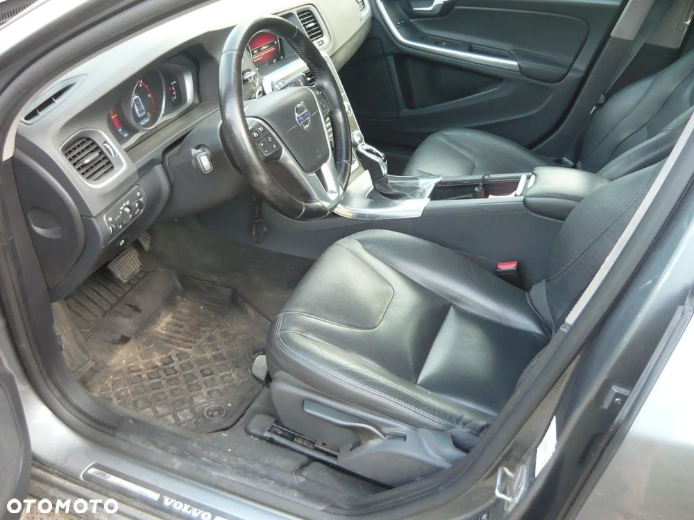 Volvo V60 D3 Drive-E Momentum - 6