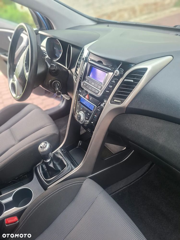 Hyundai i30 blue 1.4 Passion - 11