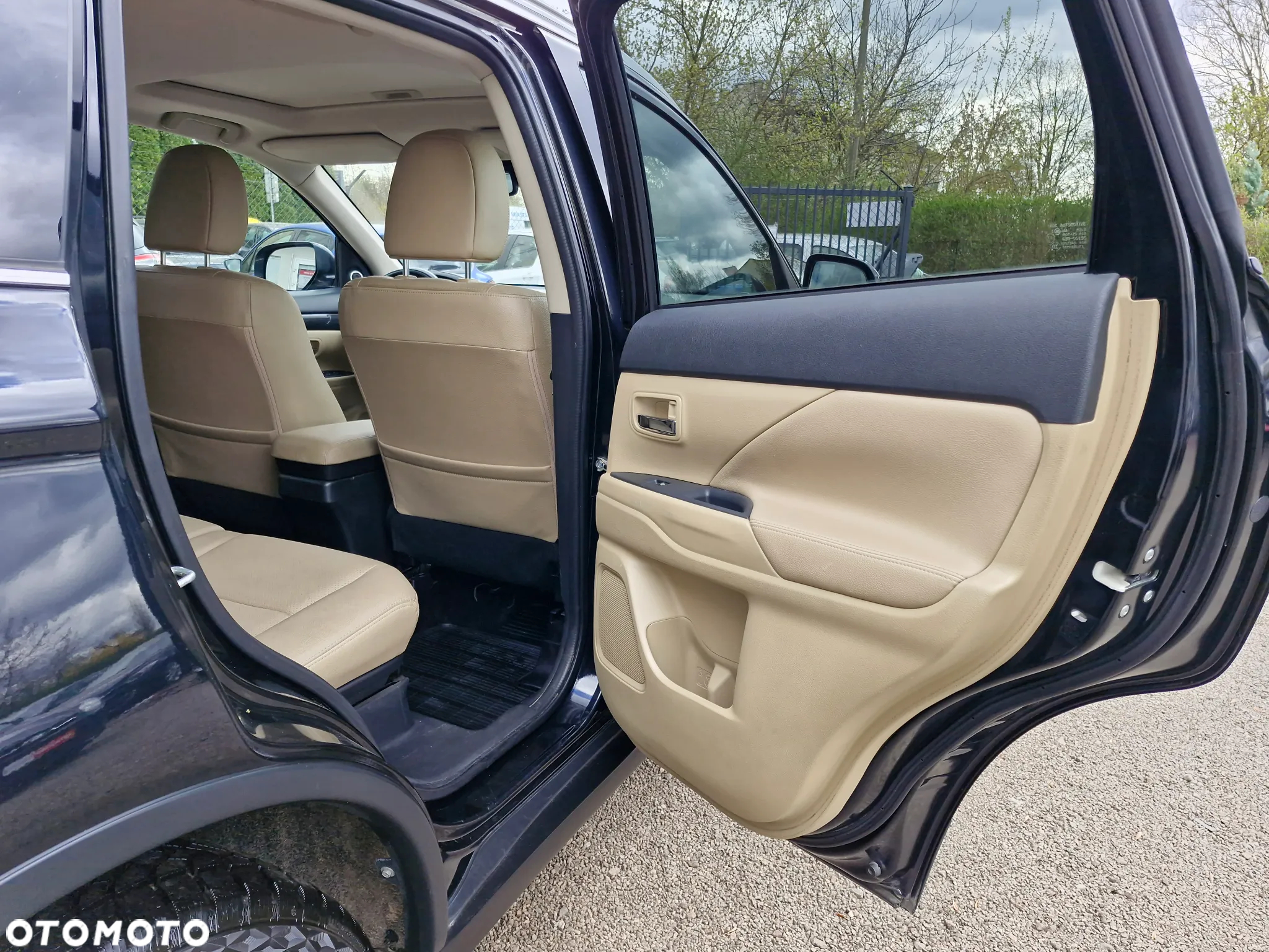 Mitsubishi Outlander - 16